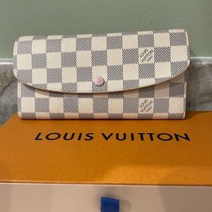Louis Vuitton Emilie Wallet